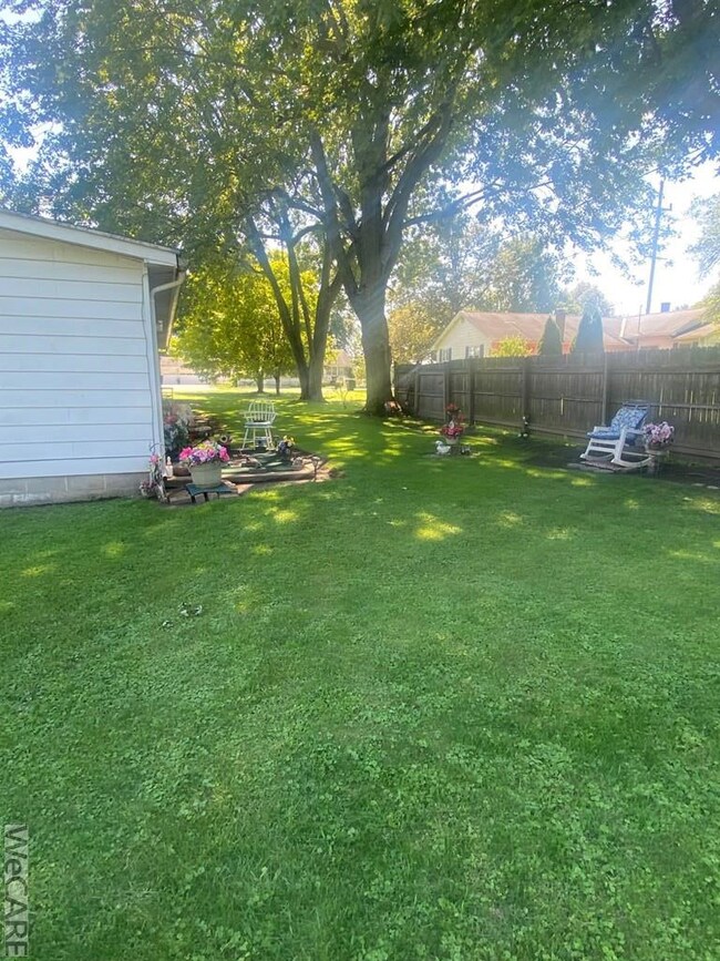 328 E Highland Ave, Ada, OH 45810 - photo 5