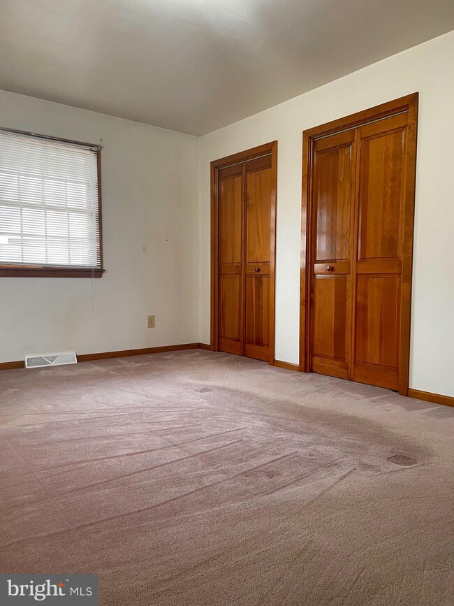 62 E Clayton Ave, Clayton, NJ 08312 - photo 3