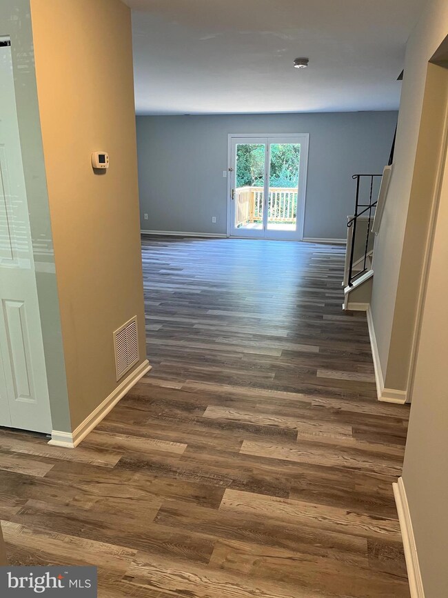 4184 Pleasant Meadow Ct unit 103E, Chantilly, VA 20151 - photo 2