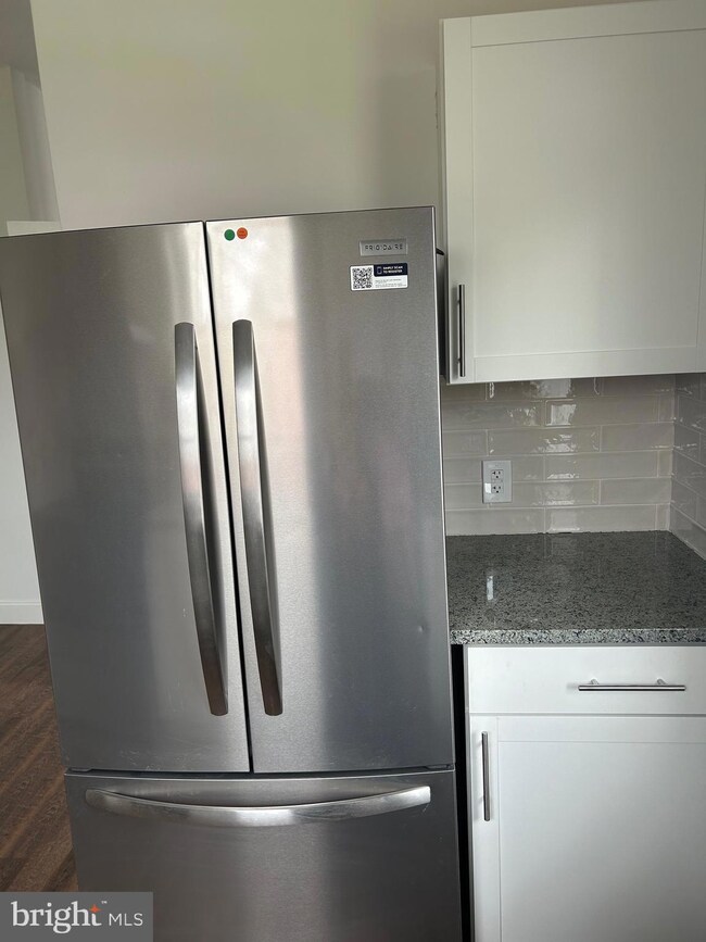 1401 Manor St, Columbia, PA 17512 - photo 2