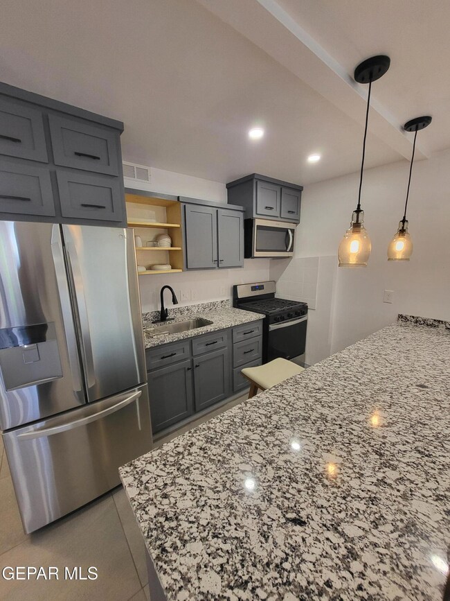 932 Lariat St unit A, El Paso, TX 79915 - photo 4