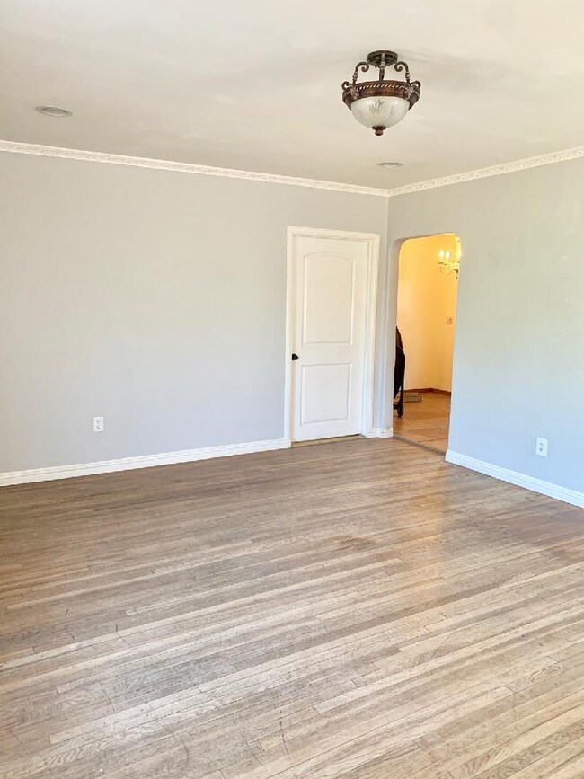 Living room 4