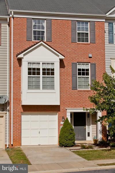 111 Lavenport Cir, Frederick, MD 21702 - photo 2