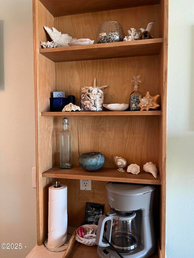 145 NW Inlet Ave unit 115, Lincoln City, OR 97367 - photo 6