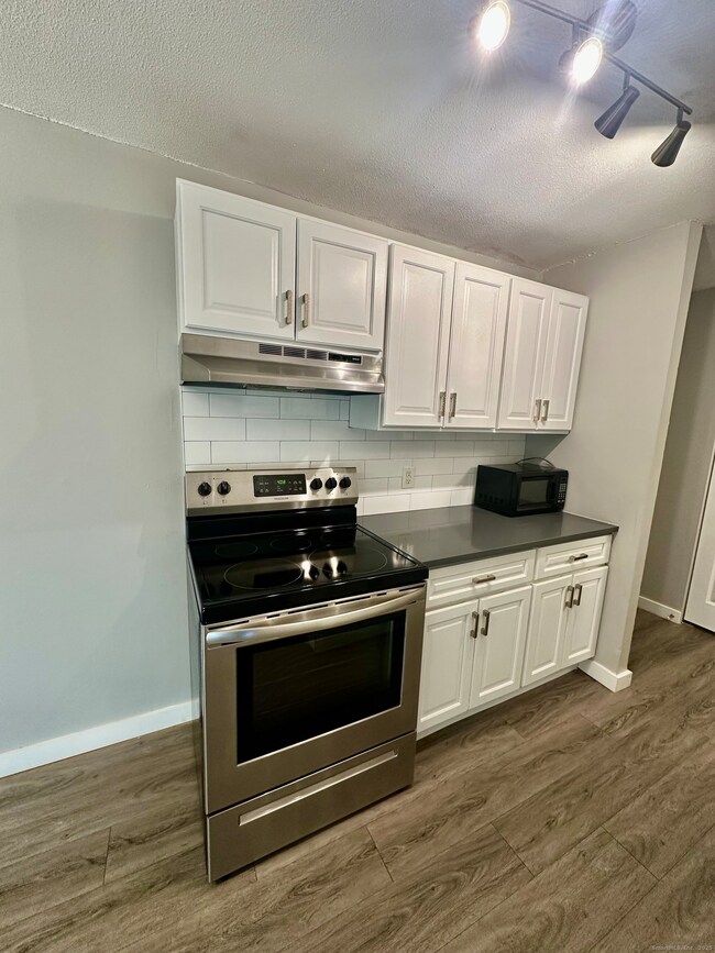 111 Sherbrooke Ave unit 128, Hartford, CT 06106 - photo 7