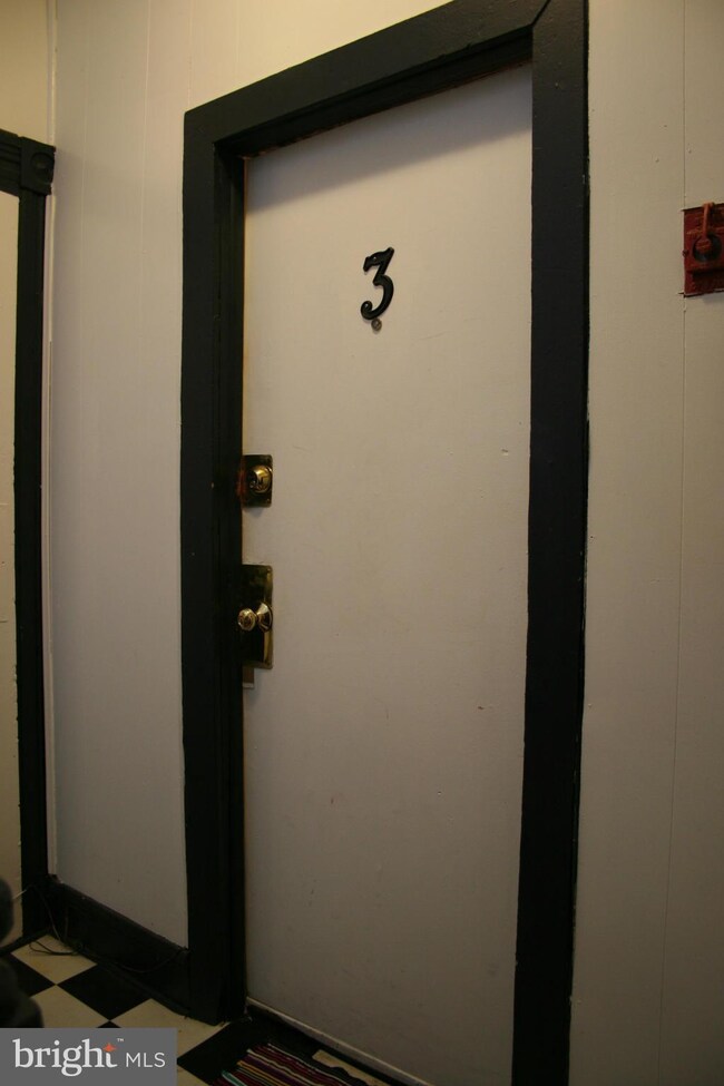 1720 Mcculloh St unit 3, Baltimore, MD 21217 - photo 2