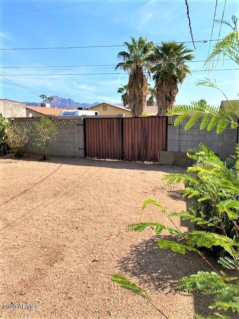 ROYAL PALM RV GATE TO ALLEY