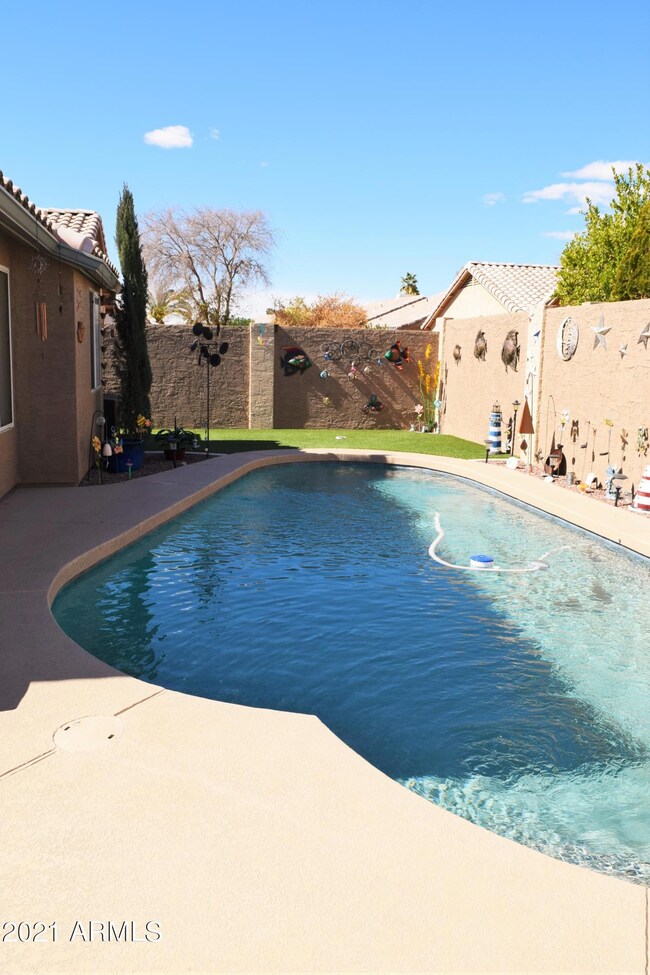 Pebble Sheen Pool