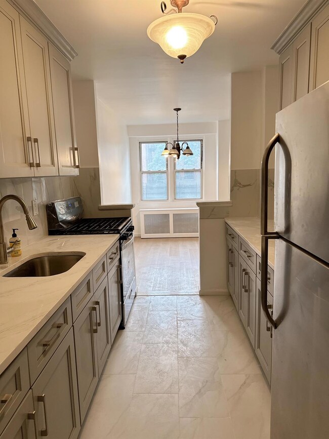 138-10 Franklin Ave unit 3L, Flushing, NY 11355 - photo 3