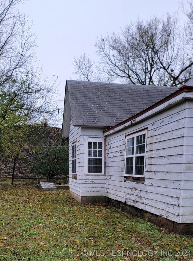 509 E Cherry St, Cushing, OK 74023 - photo 2
