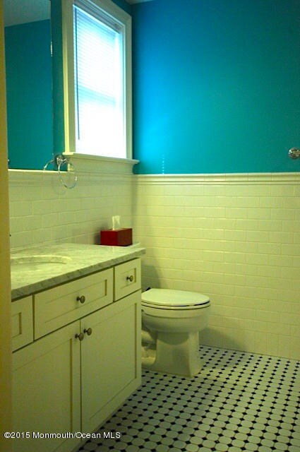 En Suite Bath with Tub/ Shower Combo