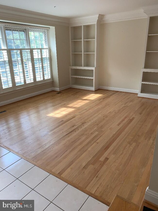 8309 Turnberry Ct, Potomac, MD 20854 - photo 2