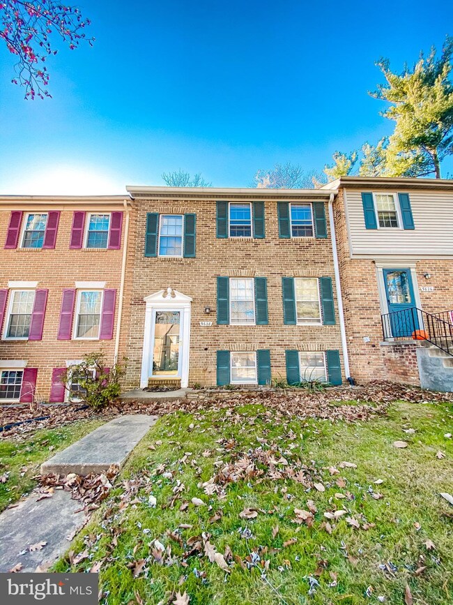 9628 Lindenbrook St, Fairfax, VA 22031 - photo 2