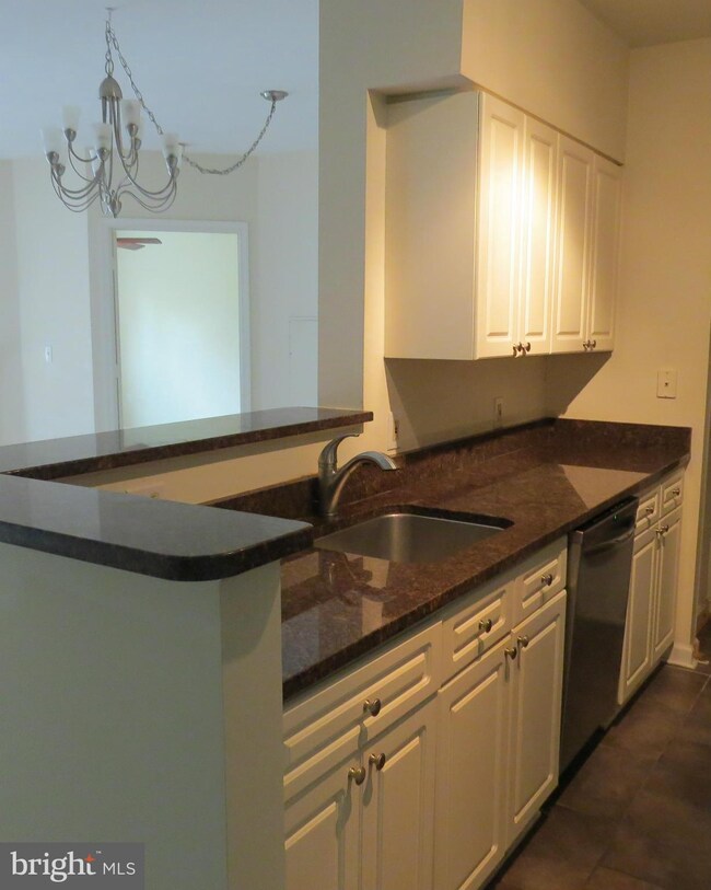 2204 Westcourt Ln unit 220, Herndon, VA 20170 - photo 5