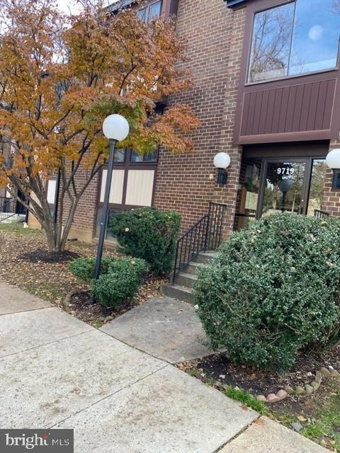 9719 Kings Crown Ct unit 1, Fairfax, VA 22031 - photo 2