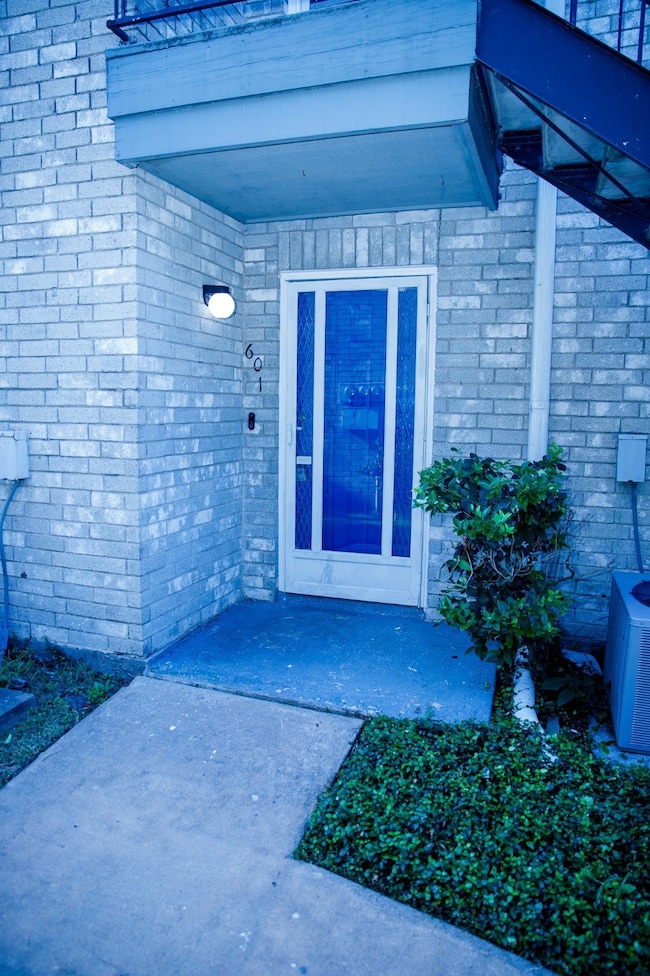 9797 Leawood Blvd unit 601, Houston, TX 77099 - photo 4