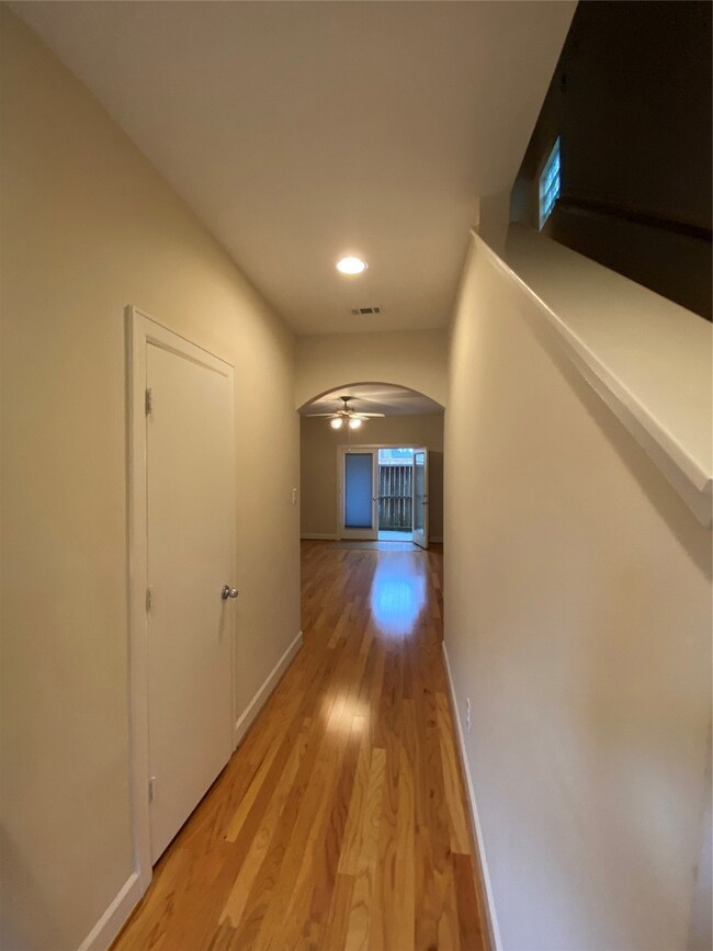 3705 Main Poplar Dr, Houston, TX 77025 - photo 2