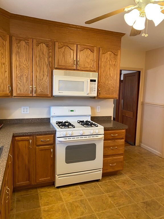 32 Carver Rd E unit 1, Watertown, MA 02472 - photo 7