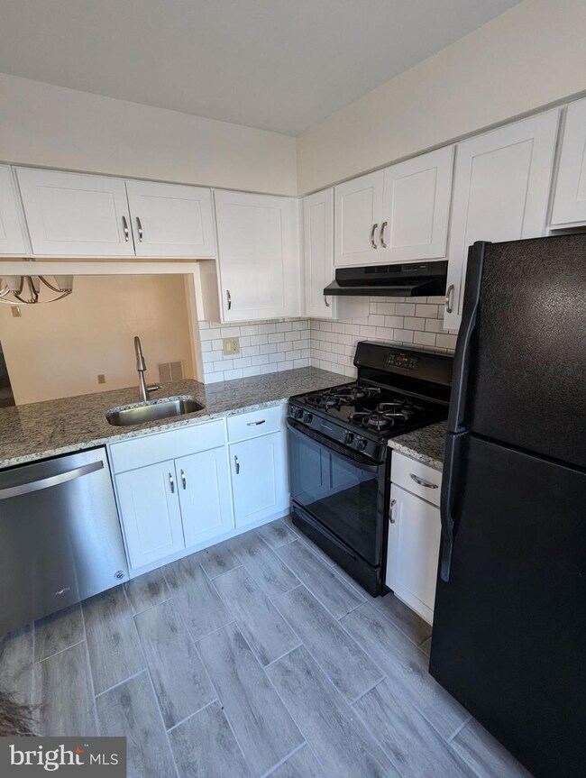 407 Paddock Ct unit 407, Sewell, NJ 08080 - photo 4