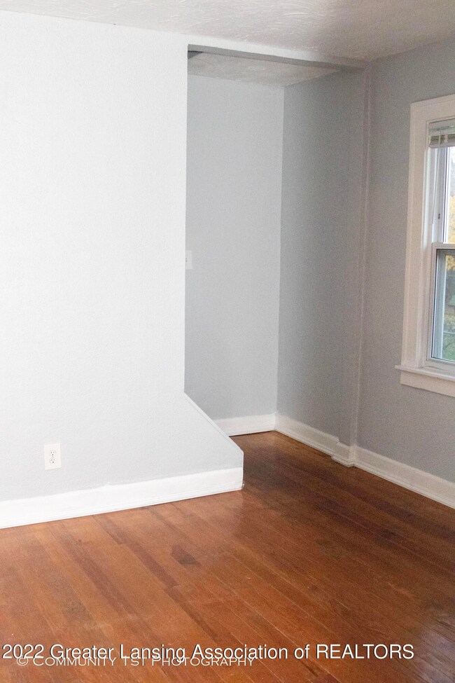 3328 Maloney St, Lansing, MI 48911 - photo 2