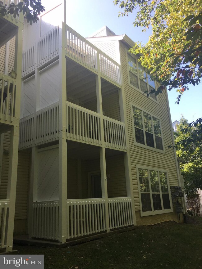 11970 Cardamom Dr, Woodbridge, VA 22192 - photo 3