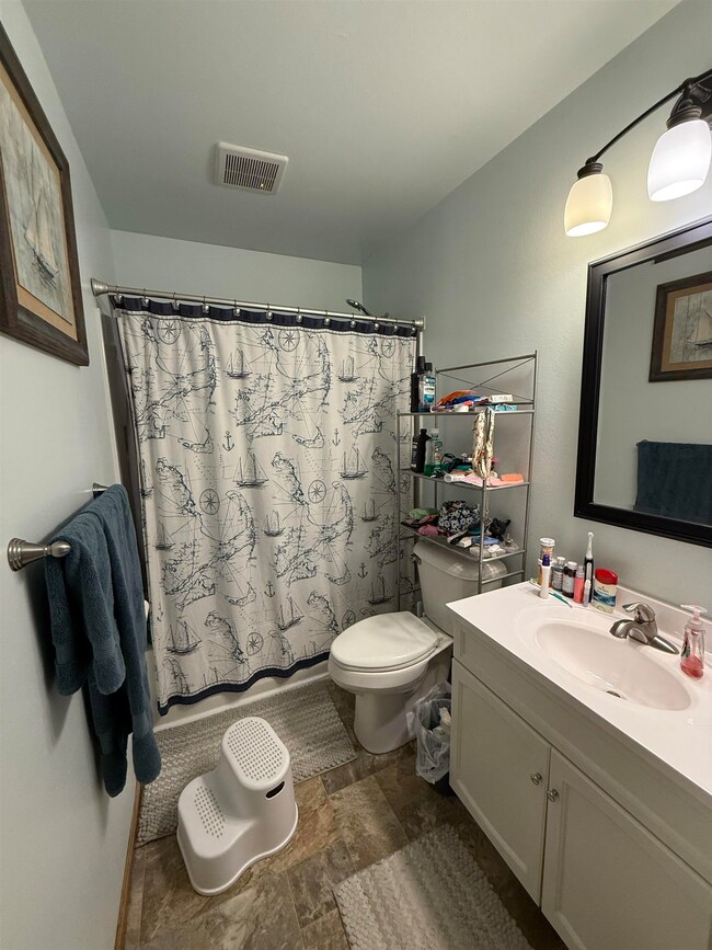 2019 Parkside Dr, Oshkosh, WI 54901 - photo 4