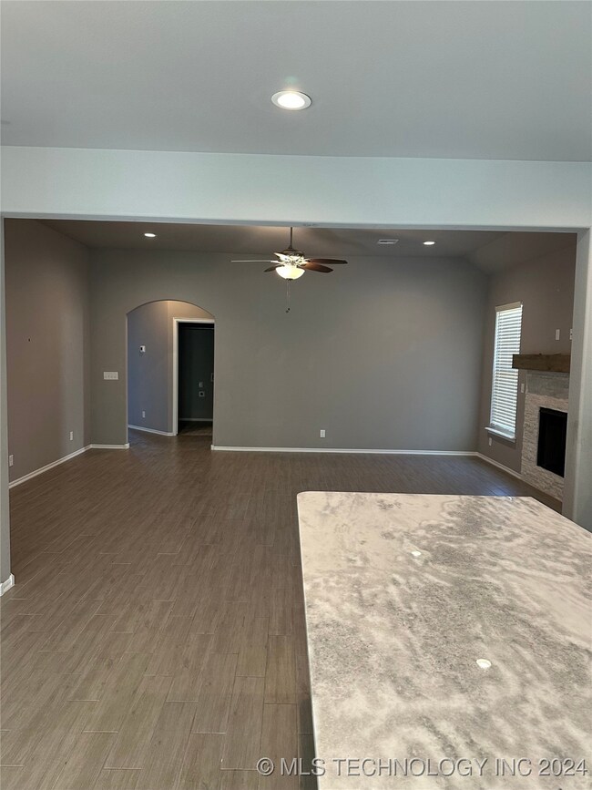 7215 S Walnut Cir, Broken Arrow, OK 74011 - photo 6