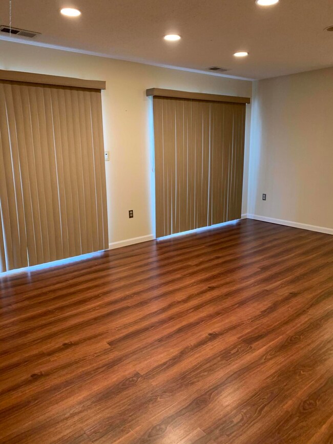 81 Madison Ct unit 71, Tinton Falls, NJ 07712 - photo 2