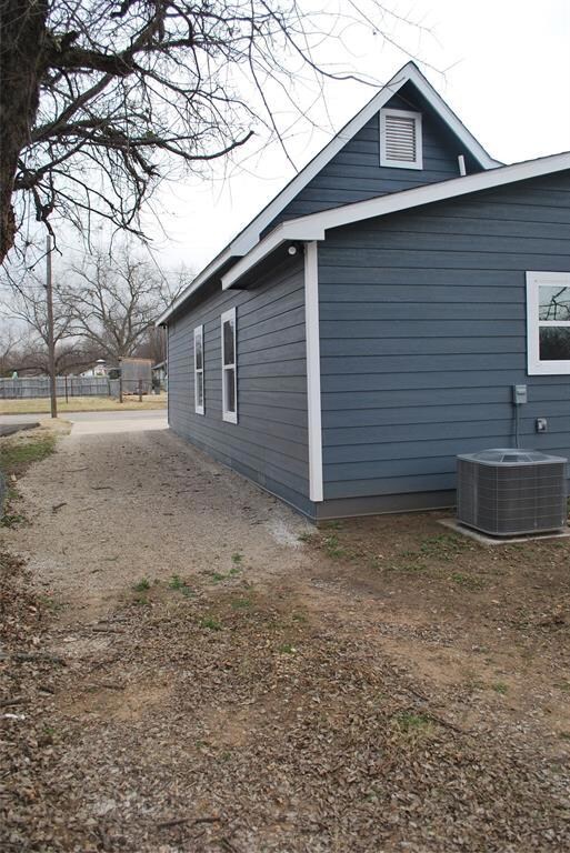 903 Mill St, Gainesville, TX 76240 - photo 6