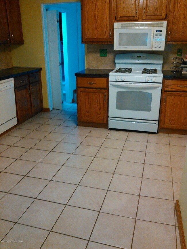 1621 Pine St, Scranton, PA 18510 - photo 3