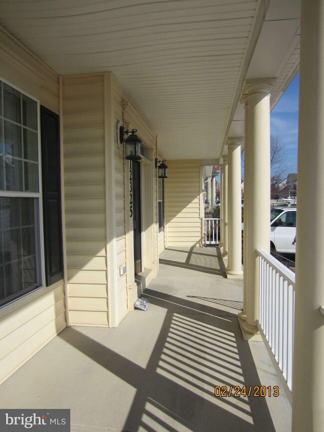 12325 Cherry Branch Dr, Clarksburg, MD 20871 - photo 2