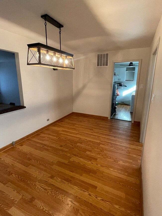 12813 E Playfield Dr, Midlothian, IL 60445 - photo 6