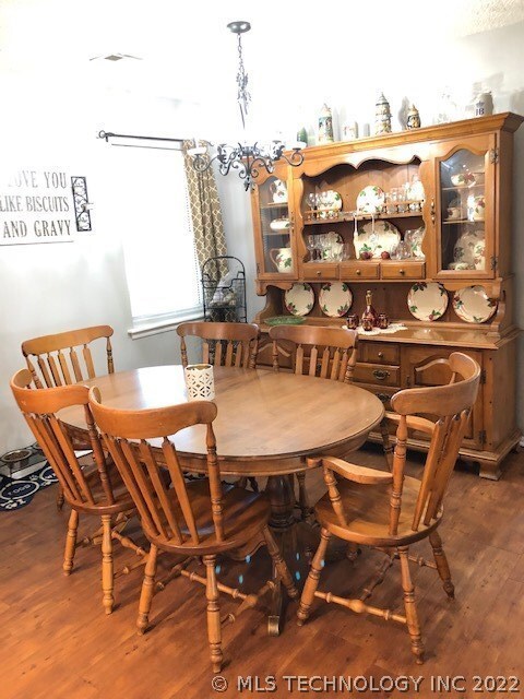 Plenty of room for dining.