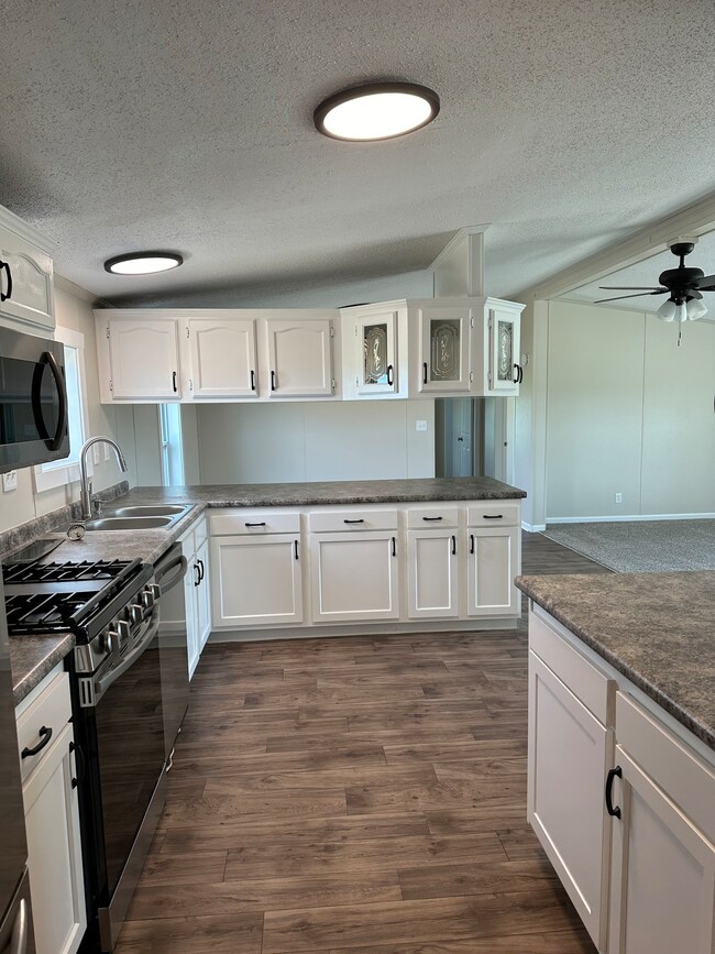 1246 W 1244 W Public Service Rd, Veedersburg, IN 47987 - photo 3