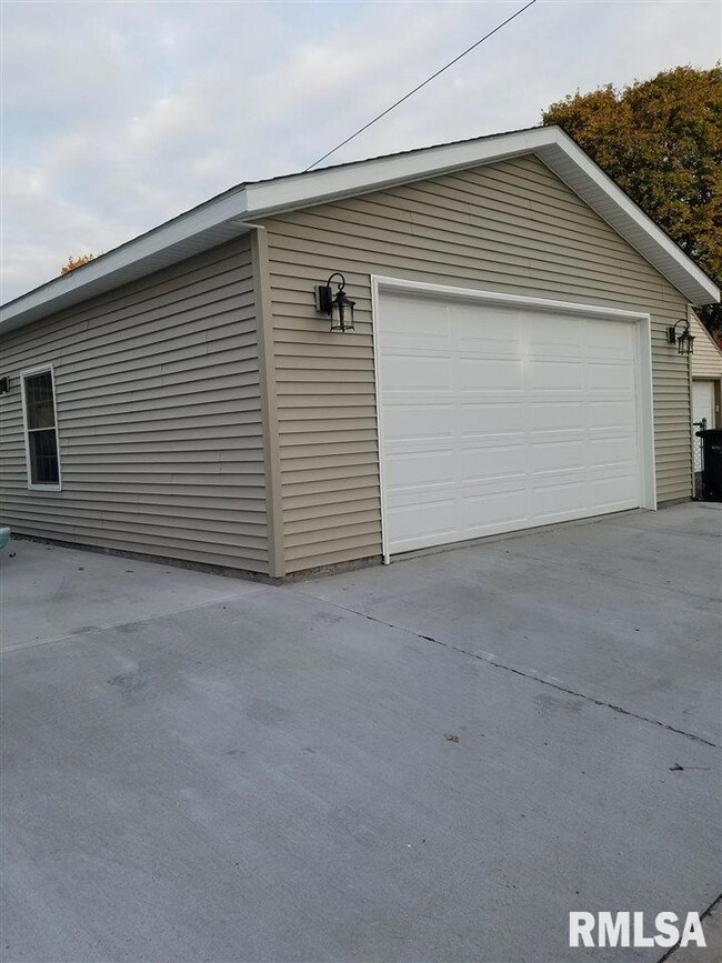 2017 44th St, Rock Island, IL 61201 - photo 5