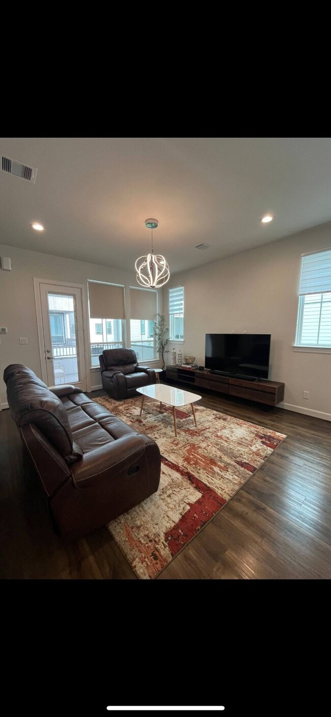 2802 Grand Fountains Dr unit E, Houston, TX 77054 - photo 7