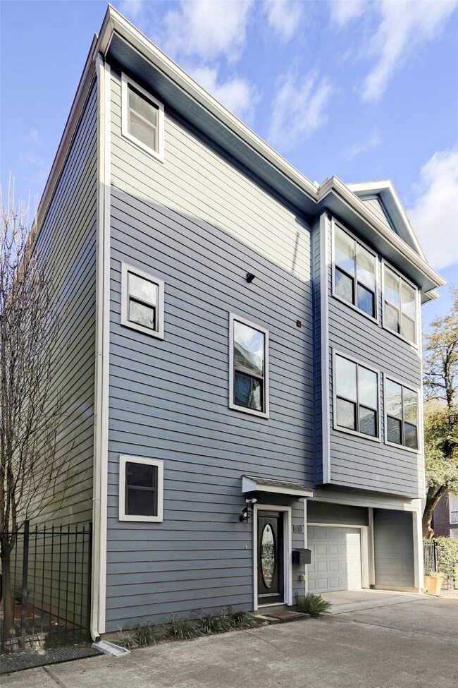 Conveniently located near the historic downtown He