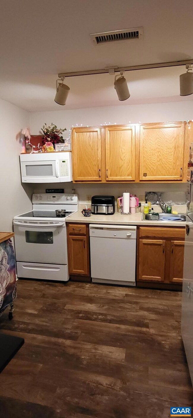 1520 Villa Terrace unit F, Charlottesville, VA 22903 - photo 3