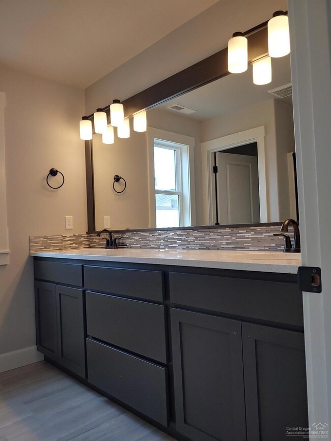 1467 NW Upas Ave, Redmond, OR 97756 - photo 7