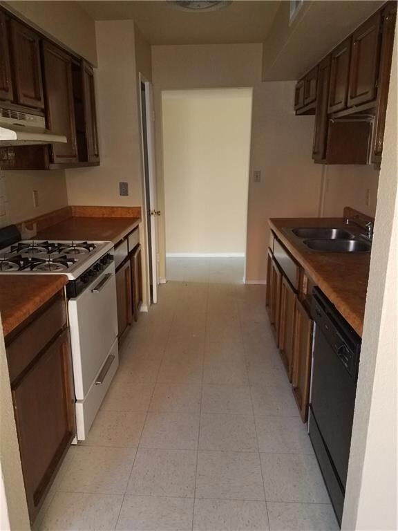 11321 Jack Cupit Ln, El Paso, TX 79936 - photo 3