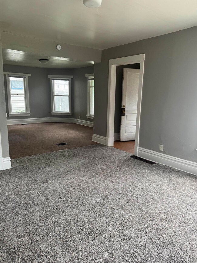 415 E 9th St, Waterloo, IA 50703 - photo 3