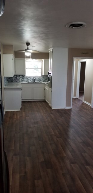 121 Lindsey Ave, Bay City, TX 77414 - photo 5