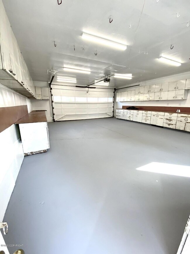 Garage 2