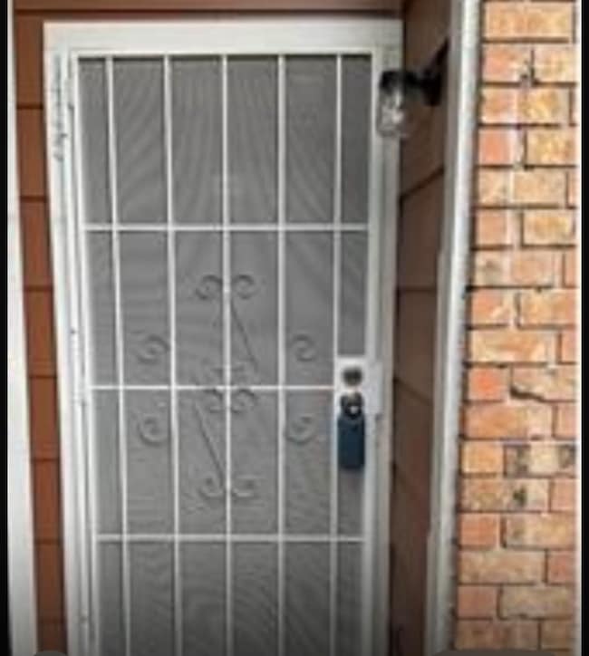 12380 Sandpiper Dr unit 405, Houston, TX 77035 - photo 2