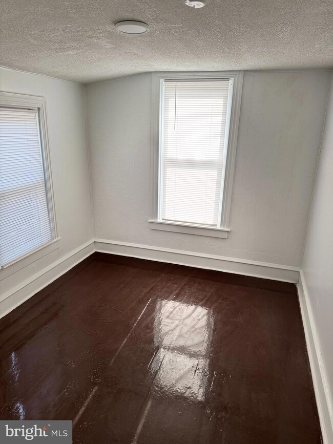 1060 Pike St, Reading, PA 19604 - photo 7