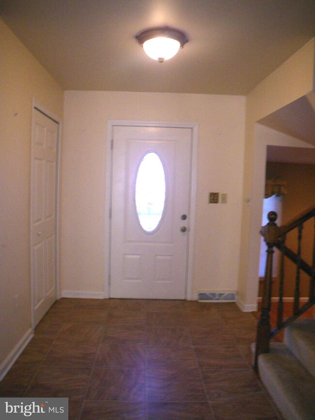 609 Tanglewood Dr, Sykesville, MD 21784 - photo 5