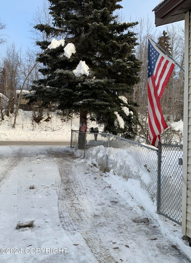 2422 Glacier St unit 1, Anchorage, AK 99508 - photo 4