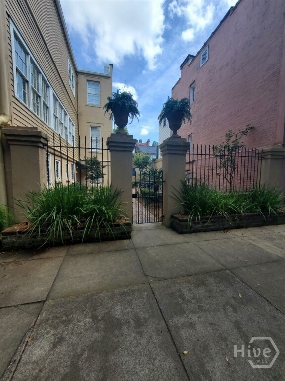 208 E Jones St, Savannah, GA 31401 - photo 4