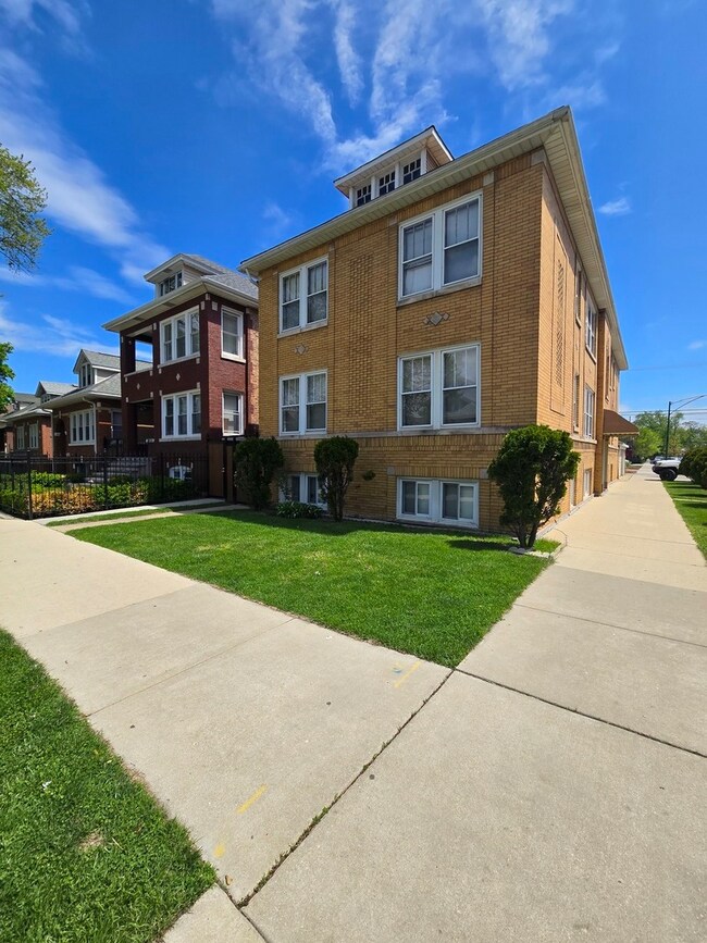 5359 S Sawyer Ave, Chicago, IL 60632 - photo 2