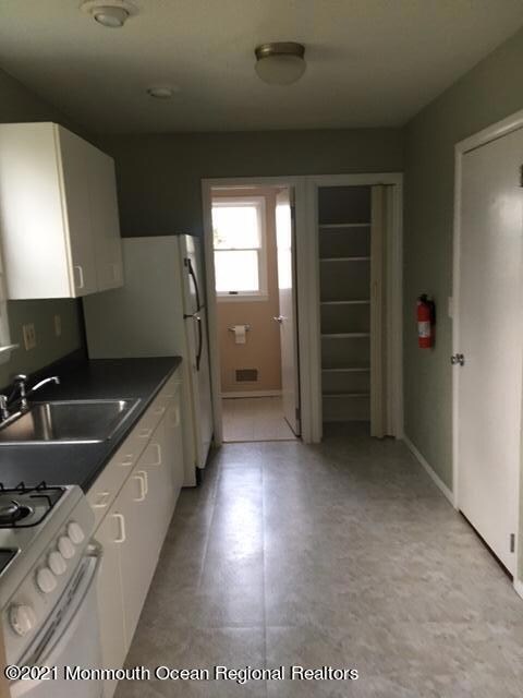 435 Hampton Apt2 kit